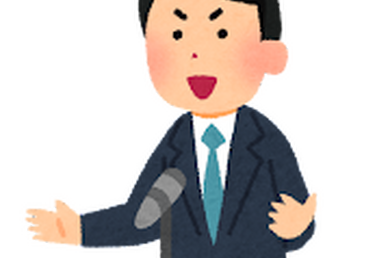 スピーチする男性